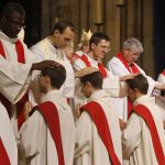 Ordinations sacerdotales; cathédrale Notre-Dame de Paris. Imposition des mains.