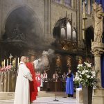 Cathédrale Notre-Dame de Paris. Encensement de la Vierge.