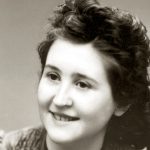 C’est au pied de la croix qu’Élise décide chaque jour d’être joyeuse et de sourire aux autres.