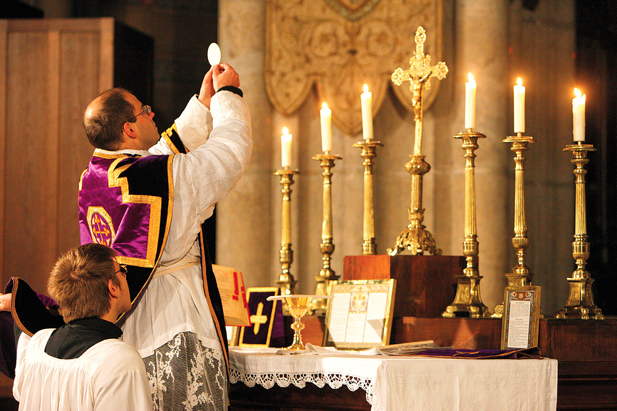 Les traditionalistes sont attachés à la célébration de la messe selon le missel de saint Pie V.
