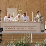 Messe pontificale sur l’esplanade des Invalides.