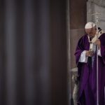 Le pape célébrant le mercredi des Cendres à Sainte-Sabine, Rome.