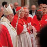Le pape François préside un consistoire public ordinaire pour la création de nouveaux cardinaux dans la basilique Saint-Pierre de Rome.