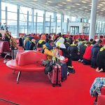 Prière musulmane dans l’aéroport de Roissy, le 5 novembre.