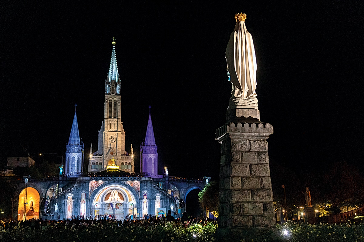 La basilique Notre-Dame-du-Rosaire, à Lourdes (Hautes-Pyrénées).